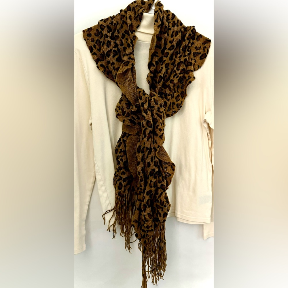 Leopard Ruffled Scarf - Picture 3 of 12